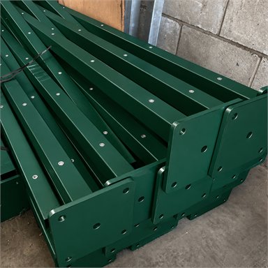 Green base-plated mesh bolt-down posts