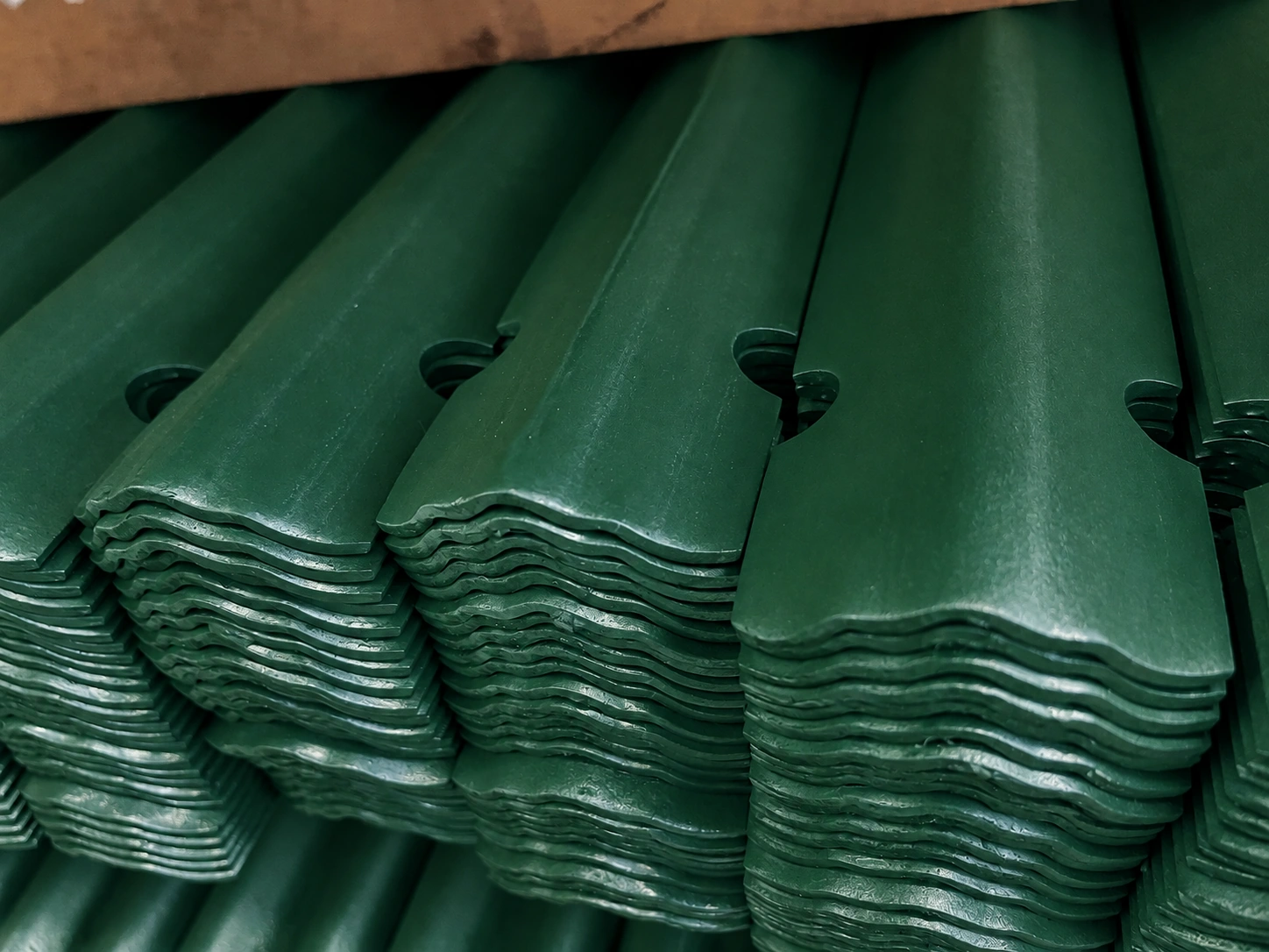 Traditional D Pale (Rounded & Notched Top) - 1.2m - Galvanised & PPC Green RAL 6005