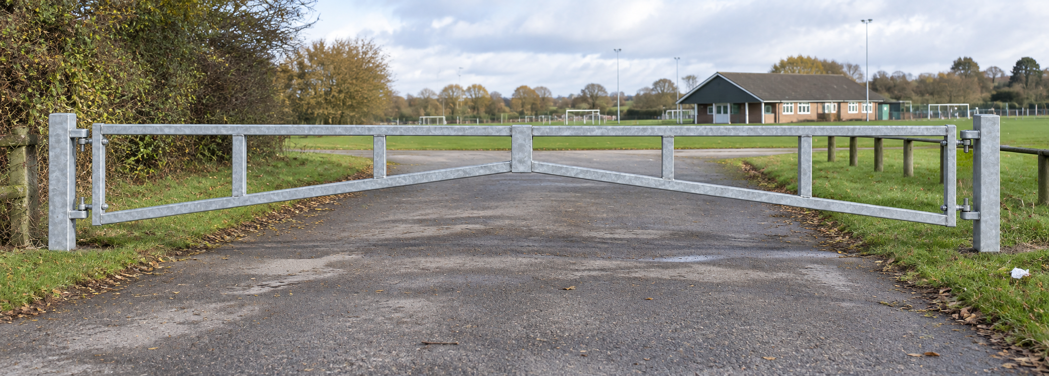 Double Leaf Swing Barrier 8.5m x 1.0m High - Galvanised