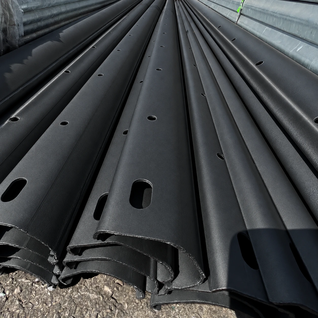 Scorpio Smooth Bottom Rail - 2.75m - Galvanised & PPC Black RAL 9005