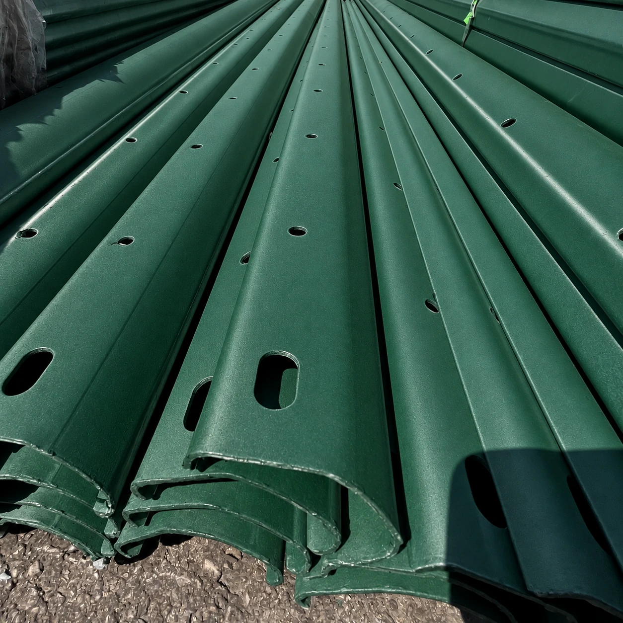 Scorpio Smooth Bottom Rail - 2.75m - Galvanised & PPC Green RAL 6005