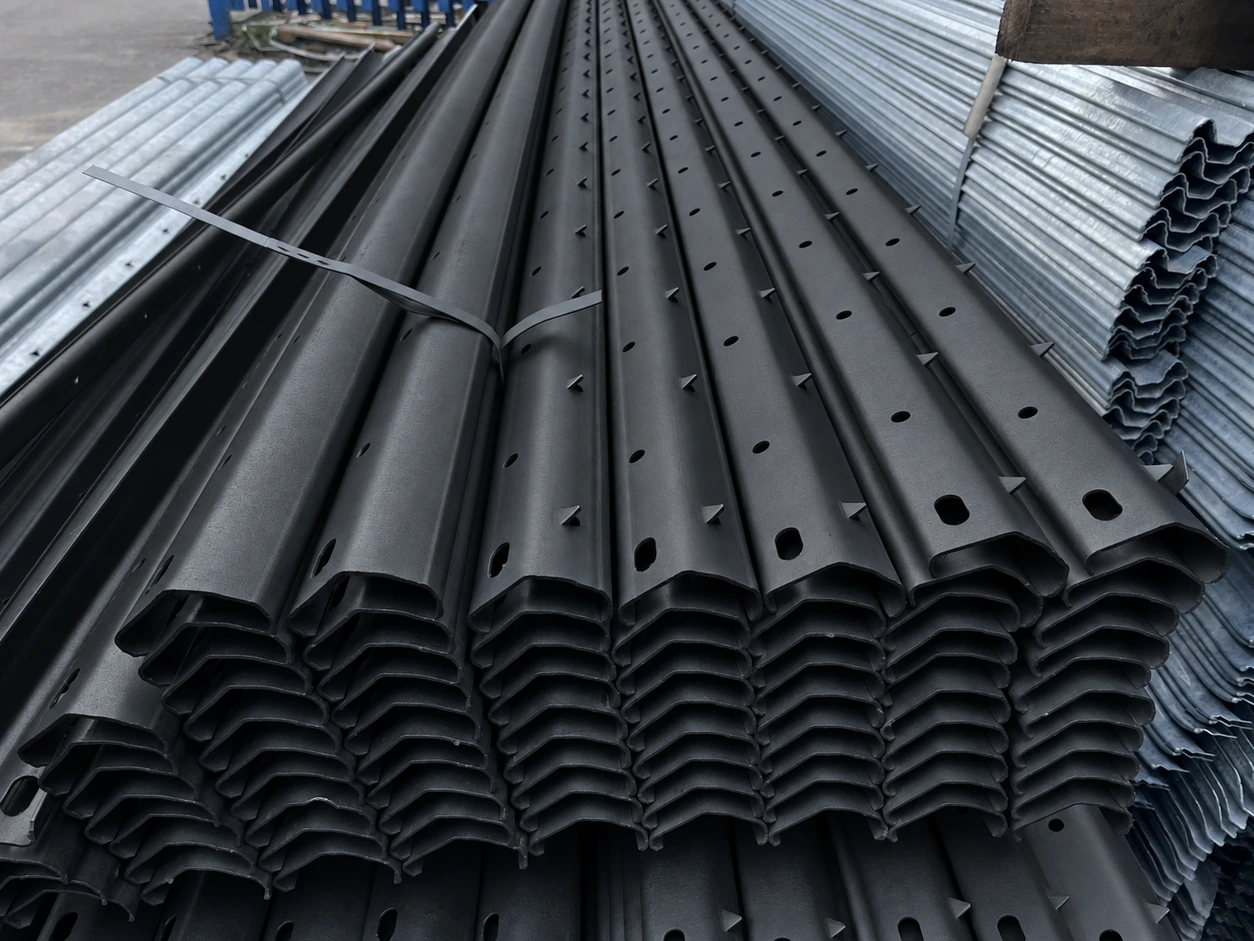 Scorpio Spiked Top Rail - 2.75m - Galvanised & PPC Black RAL 9005