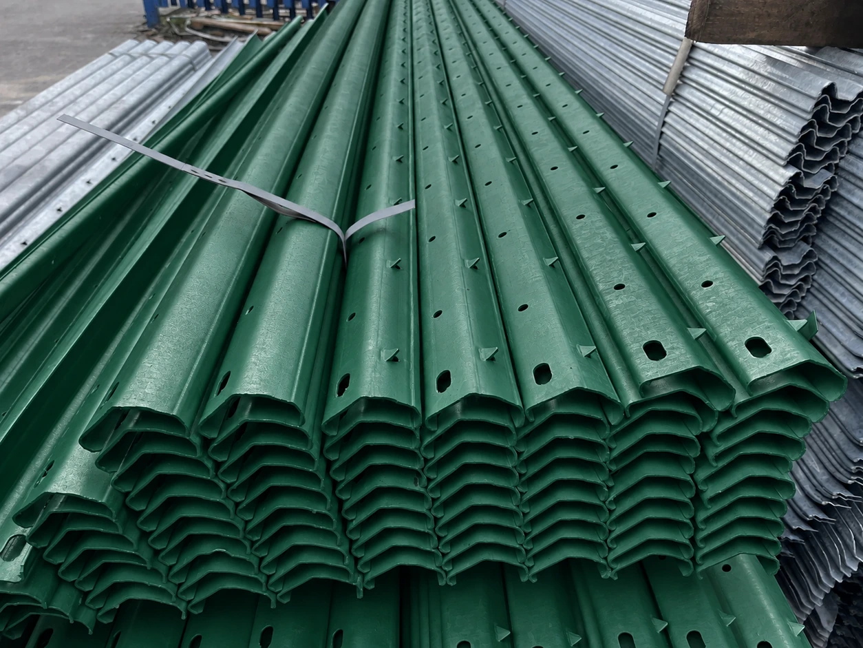 Scorpio Spiked Top Rail - 2.75m - Galvanised & PPC Green RAL 6005