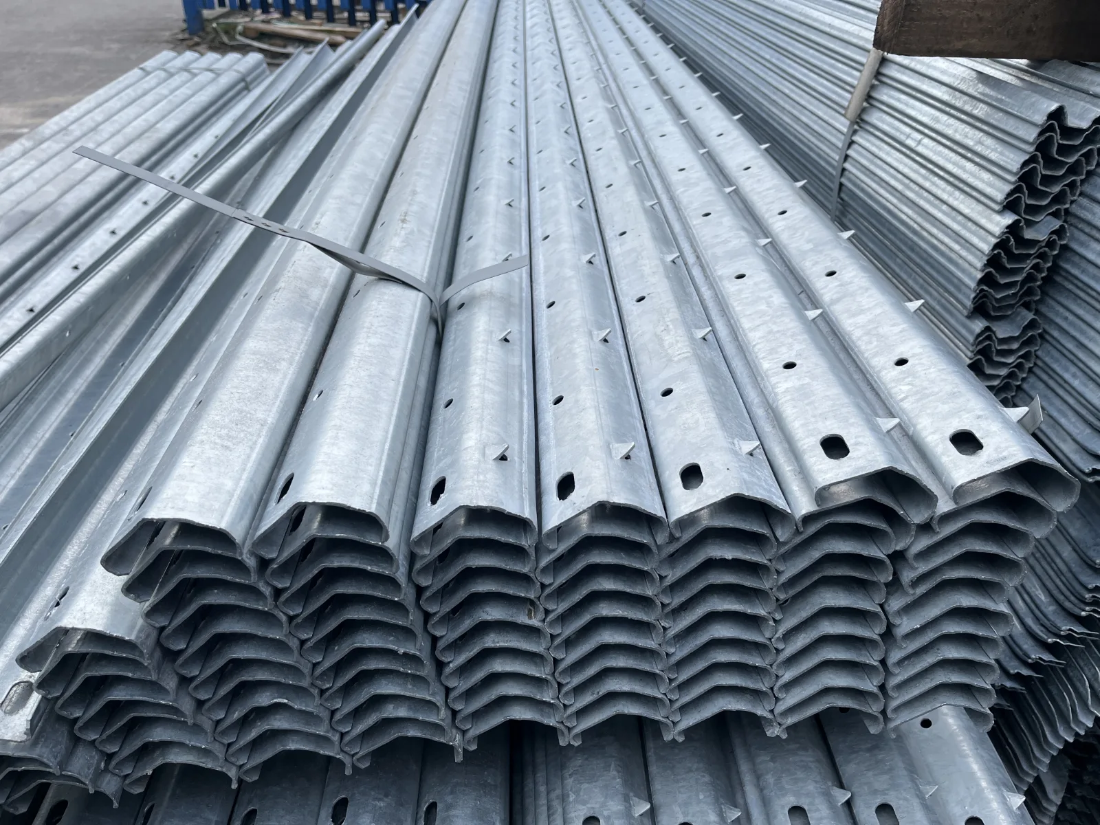 Scorpio Spiked Top Rail - 2.75m - Galvanised